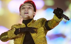 Sơn Tùng M-TP khóc trên sân khấu khi hát tặng bà và bố mẹ