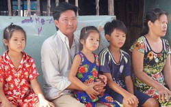 Vợ tảo tần nuôi chồng bệnh và 3 con nhỏ nheo nhóc