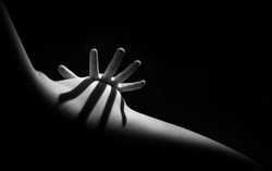 "Tạo tác"-Triển lãm ảnh nude đầu tiên tại Việt Nam
