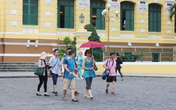 TPHCM: Giảm hơn 1.100 vụ taxi, hàng rong đeo bám du khách 