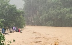 Thanh Hóa: Mưa lớn, tìm kiếm 12 người mất tích do lũ cuốn gặp nhiều khó khăn