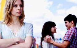 Cái kết bất ngờ khi chồng thuê thám tử theo dõi vợ