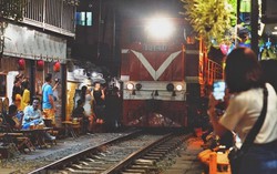 Giải tán tụ điểm phố cà phê đường tàu ‘thách thức Tử thần’ ở Hà Nội