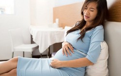 Mẹ bầu ra máu đỏ tươi có nguy hiểm không?