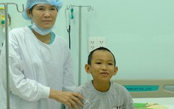 Mẹ hiến nửa lá gan cứu con trai 10 tuổi