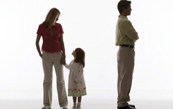 Tôi có quyền yêu cầu thay đổi người nuôi con sau ly hôn không?