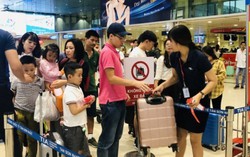 Khách hàng cần cẩn trọng với các loại phí 'trên giời' khi đi máy bay
