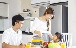 Người vợ ân tình khiến bạn bè của chồng cảm phục 