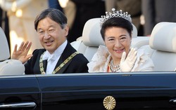 Nhật hoàng Naruhito và Hoàng hậu Masako diễu hành sau đăng quang