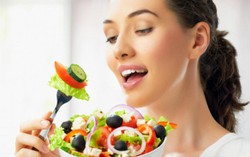 8 vitamine giúp cân bằng nội tiết khi mãn kinh