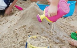Nghịch cát liệu pháp tâm lý tốt cho trẻ nhỏ