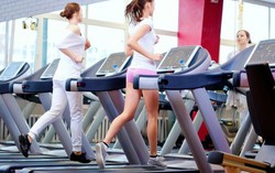 Đo đếm 'Được - mất' khi chạy bộ ngoài trời và chạy máy trong nhà