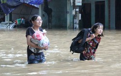 Hà Giang: Mưa lũ làm 2 người chết, sĩ tử vất vả đến phòng thi THPT