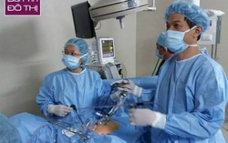 Bà bầu vỡ thai giữa 2 chuyến bay