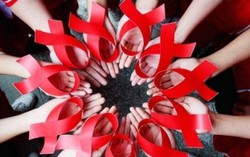 Trẻ nhiễm HIV đi học phải ăn riêng, ngồi một mình