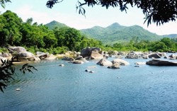 Nơi hò hẹn của 2 dòng sông chỉ có ta với đá