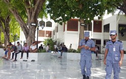 “Đỏ mắt” tìm phụ nữ trên đường phố Maldives