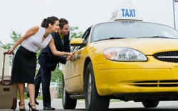 Tranh luận chuyện đòi taxi trả 2.000 đồng tiền thừa