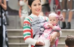 Ngọc Hân catwalk cùng các em bé Ý