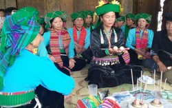Về Ngọc Chiến đắm say với hội múa xòe