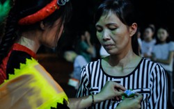  Xúc động hàng trăm người với bông hồng cài áo tưởng nhớ cha mẹ 