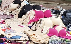 Đồ lót, phụ kiện giá rẻ giật mình bán la liệt trên vỉa hè