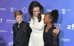 Angelina Jolie tươi tắn xuất hiện cùng các con sau ồn ào ly hôn