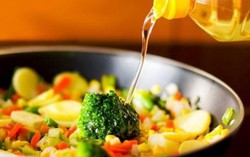 Sai lầm phổ biến của người nội trợ khi dùng dầu ăn