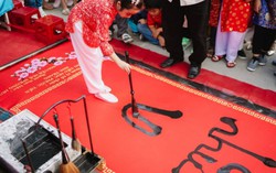 Cô bé 9 tuổi lập kỷ lục viết bức thư pháp dài 5m