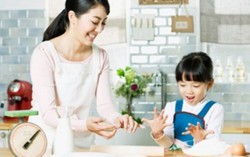 4 mẹo hay 'dụ' bé cùng cha mẹ dọn nhà đón Tết