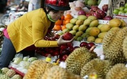 Bà nội trợ lo ngại hoa quả Thái Lan nhiễm độc