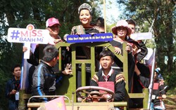 Top 5 Miss Universe về quê bằng công nông, thi giã gạo, chơi kéo co cùng dân bản