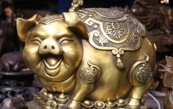 Lợn bằng đồng bán giá tiền triệu chơi xuân Kỷ Hợi 