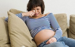 Tìm người cho con trước lúc sinh, người mẹ bị dân mạng lên án thậm tệ