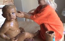 Đừng vội nổi giận nếu con nghịch ‘bẩn’