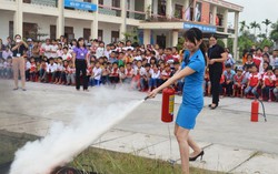 Sốt bình chữa cháy mini phun trực tiếp lên người