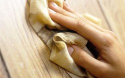Xoá các vết nứt sàn gỗ