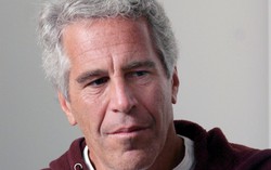 Tỷ phú Jeffrey Epstein tự tử trong tù sau bê bối mại dâm trẻ em