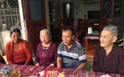 Mẹ già vỡ òa niềm vui đón 'người chết' trở về