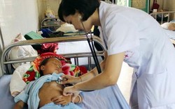Mẹ ăn hoa cà dại, con bị ngộ độc