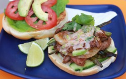 Burger bò ngũ sắc