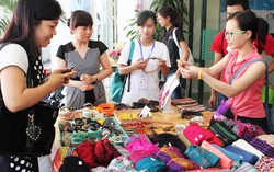 Hội chợ 'Vì sức khỏe của phụ nữ và cộng đồng, an toàn cho phụ nữ và trẻ em'