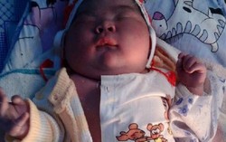 Bé sơ sinh nặng 6,1kg