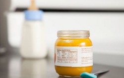 Thực phẩm đóng hộp cho bé: Ngập hương liệu + chất bảo quản