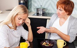Vừa dỡ rạp cưới, mẹ chồng đã đòi tất cả số vàng vợ chồng được tặng