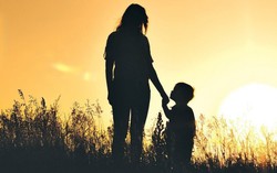 Cô gái 23 tuổi bị người tình bỏ rơi sau khi sống chung và có con
