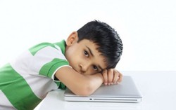 Con bỗng nhiên thích ngồi trong bóng tối