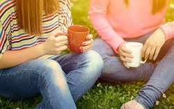 Cách 'lôi' bạn thân thoát khỏi 'vực thẳm' tiêu cực