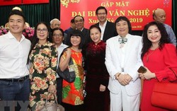 Chủ tịch Quốc hội gặp gỡ đại biểu văn nghệ sĩ khu vực phía Nam