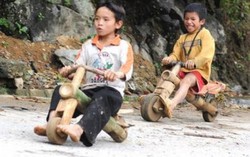  Thót tim xem trẻ em Tây Bắc thả trôi dốc bằng xe tự chế 